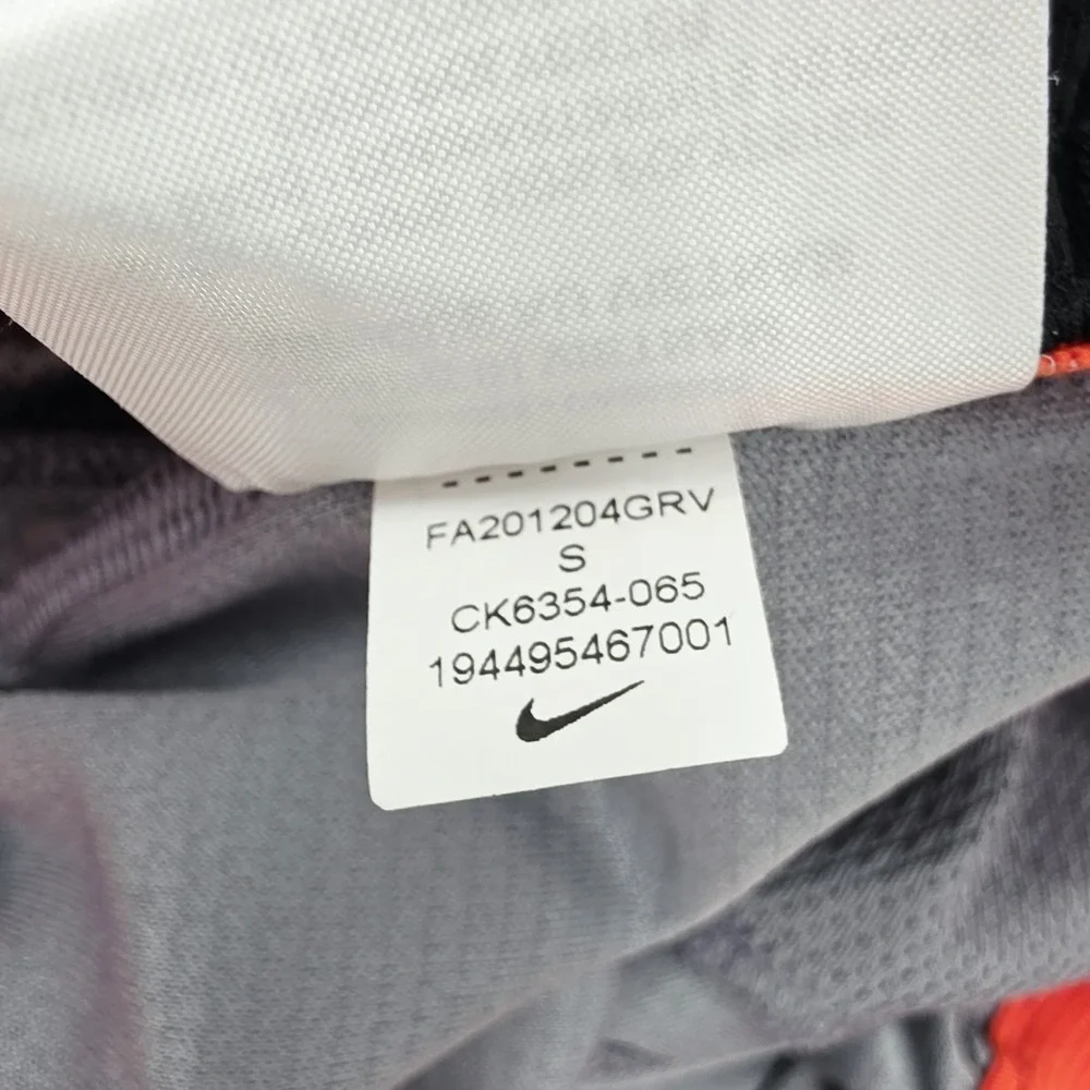 Nike small snag